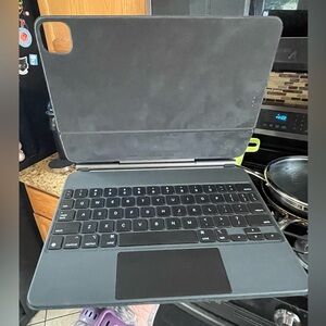 Apple Magic Keyboard 11”